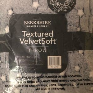 Berkshire Home Stars Velvet Throw